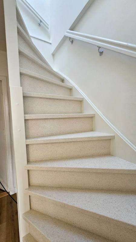 wooden staircase renovation with GoldenGrain stone texture in Rotterdam